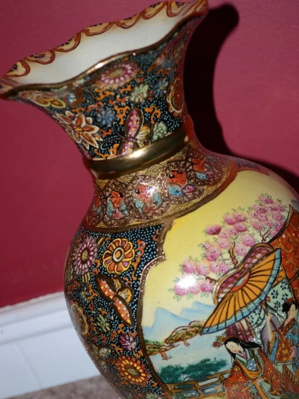 Vintage Satsuma Japanese Gold Vase